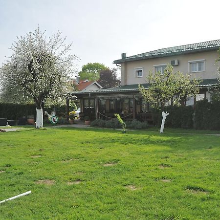 مبيت وإفطار Hrvatski Leskovac Klet Cinkus المظهر الخارجي الصورة
